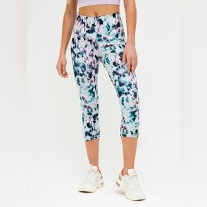 Old Navy Active Women's Leggings Sz L Tie Dye Go Dry Athletic Crop Capri Workout